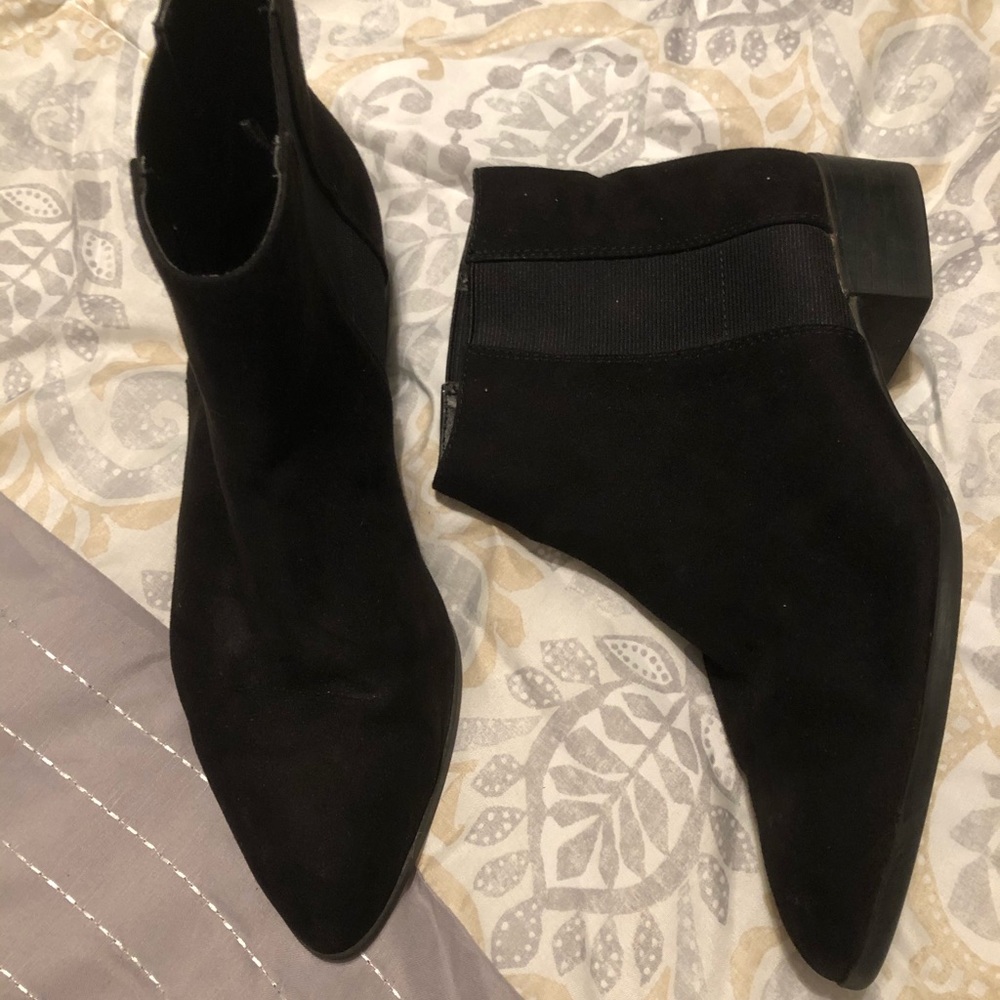 Black suede H&M Chelsea boots
